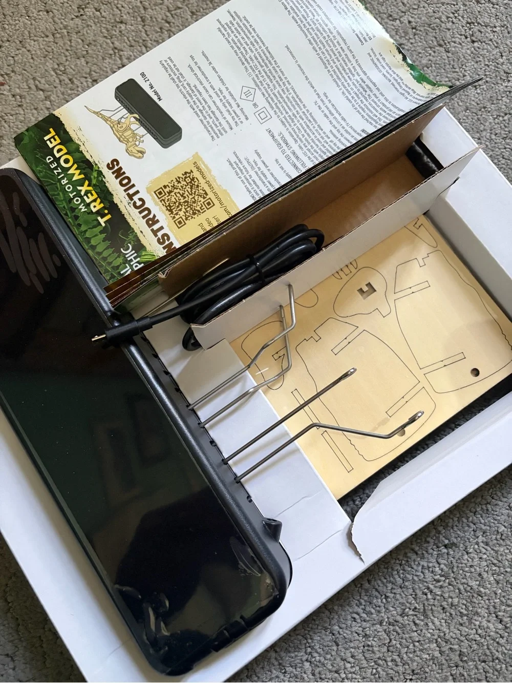 National Geographic Motorized T. Rex Model Kit - Green & Cream